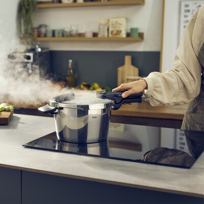 Fissler Vitaquick Elemental 4,5 Litre Düdüklü Tencere + Essential Tava Set - 4