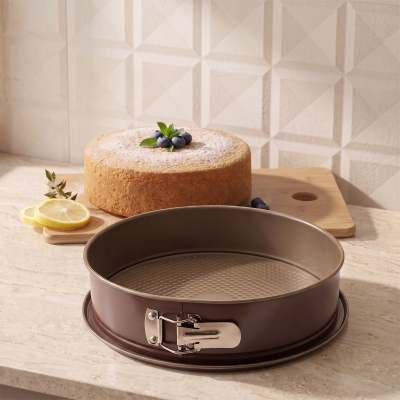 Guardini Actuel Yuvarlak Kelepçeli Kek Kalıbı Bronz 24 cm - GUARDINI